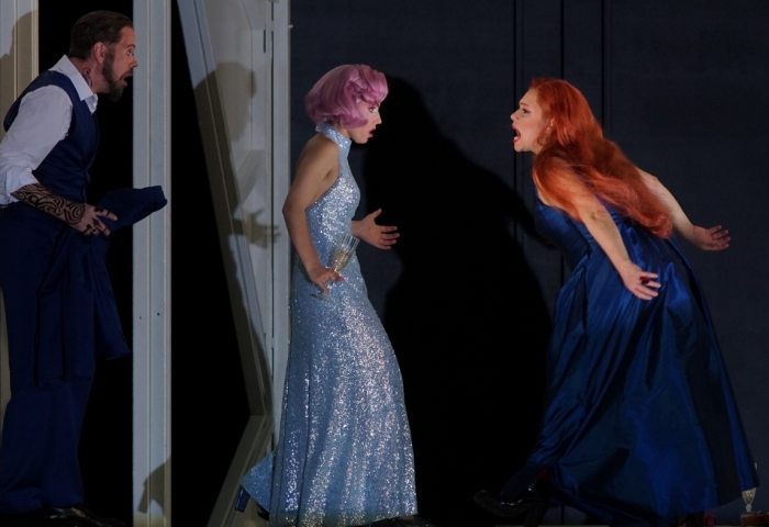 Medea. Showdown im Thronsaal. Regie: Kay Link