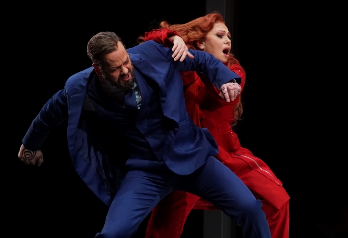 Medea und Jason kämpfen um die Kinder. Medea. Regie: Kay Link
