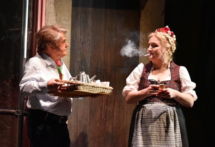 Kaiser und Josefa (Frühstück). Im Weißen Rössl. Regie: Kay Link