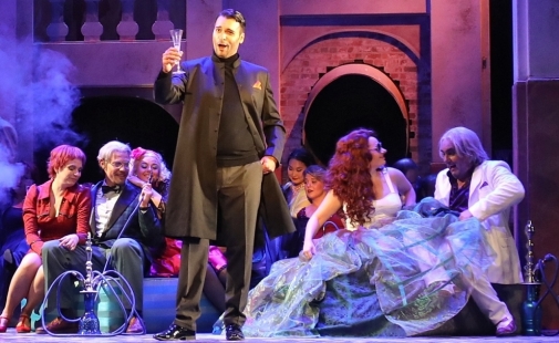 DuiDu. Fledermaus. Regie: Kay Link