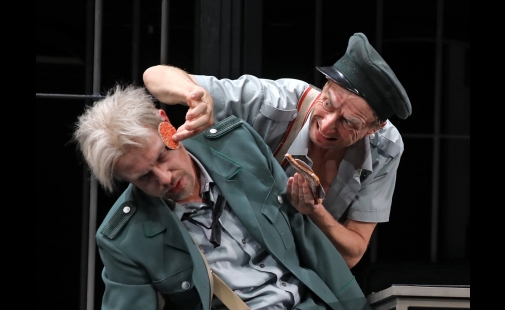 Frosch und Frank. Fledermaus 3. Akt. Regie: Kay Link