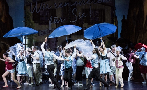 Finale 1 Regen. Im weißen Rössl. Regie: Kay Link
