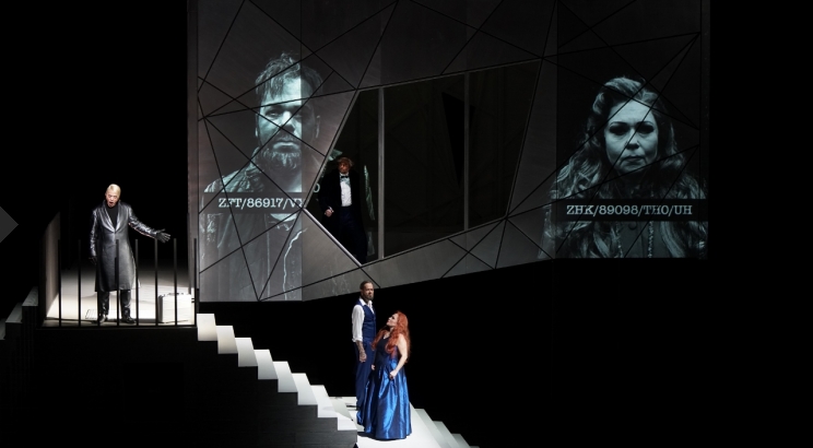 Herold Klagt Medea und Jason an (Videobeweis). Regie: Kay Link